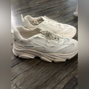 Steve Madden Women's Possession Sneaker |
Size US 9.5 women